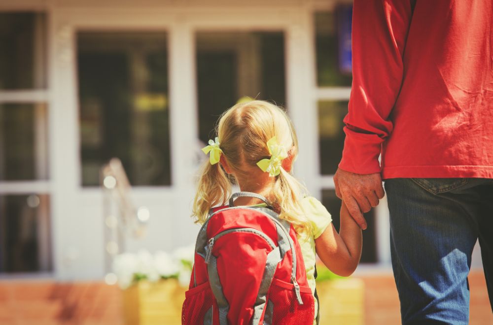 father and little daughter go to school